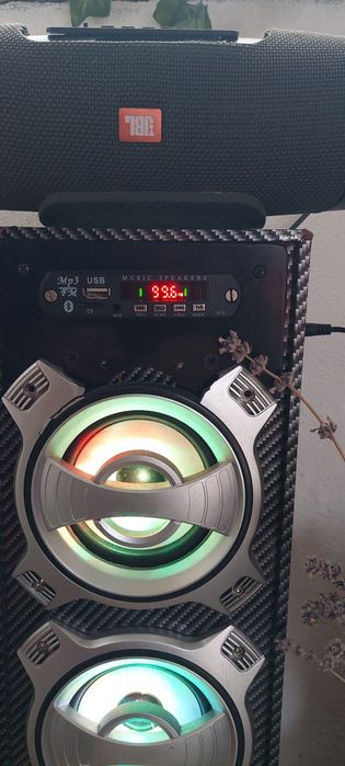 Boxa activa cu 3 difuzoare și led