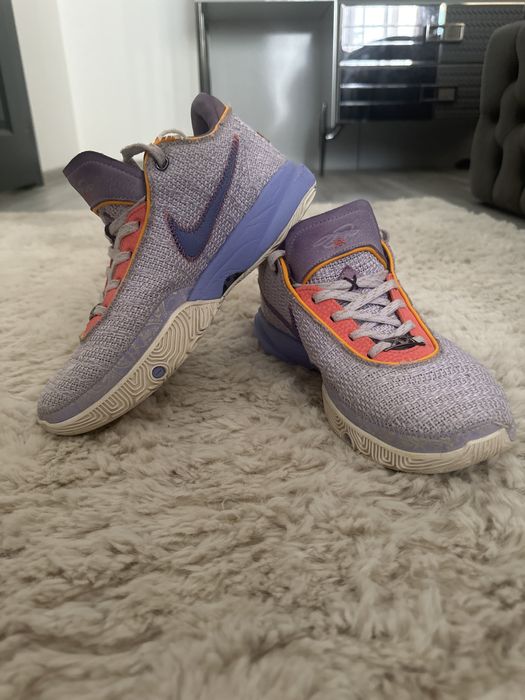 LeBron 20 Violet Frost