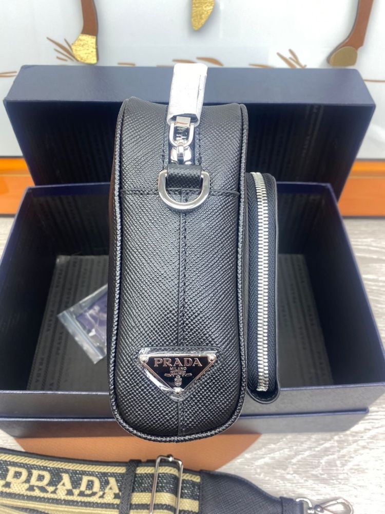 Мъжка чанта Prada синя и черна чисто нови