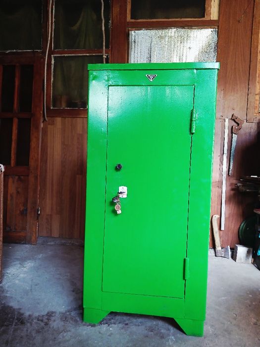 Продам Сейф железный в хорошем состоянии