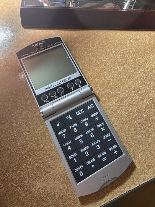 Set birou elegant cu ceas Quartz, pix,suport cărți de vizită și notițe