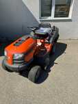 Tractoras tuns iarba husqvarna aproape nou