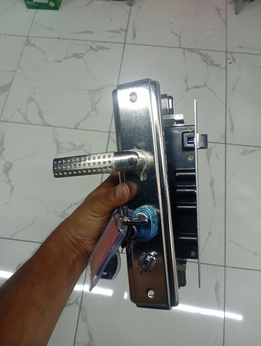 Вскрытие дверей и ремонт замков  установка замков| 24/7 быстро и без п