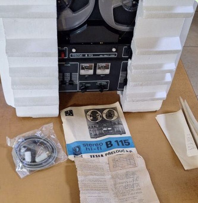 Magnetofon Tesla B115 in stare foarte buna cu ambalaj original