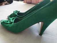Дамски сандали в зелен цвят.