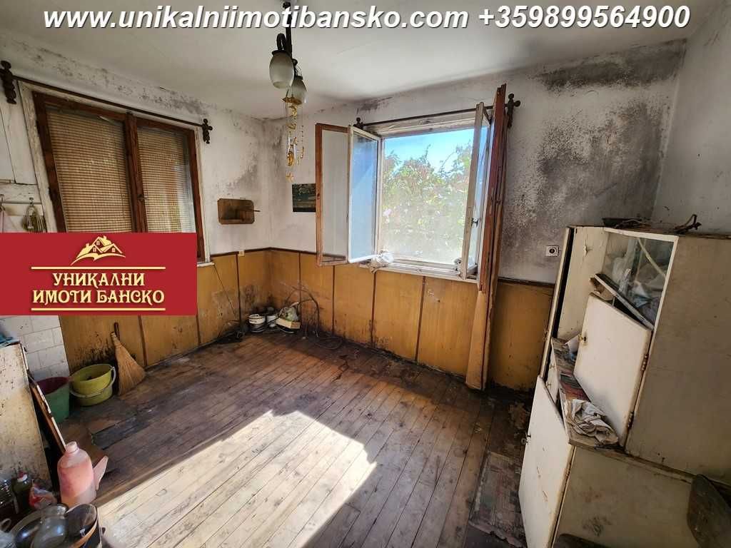 На центъра на Банско! Двуетажна къща за продажба