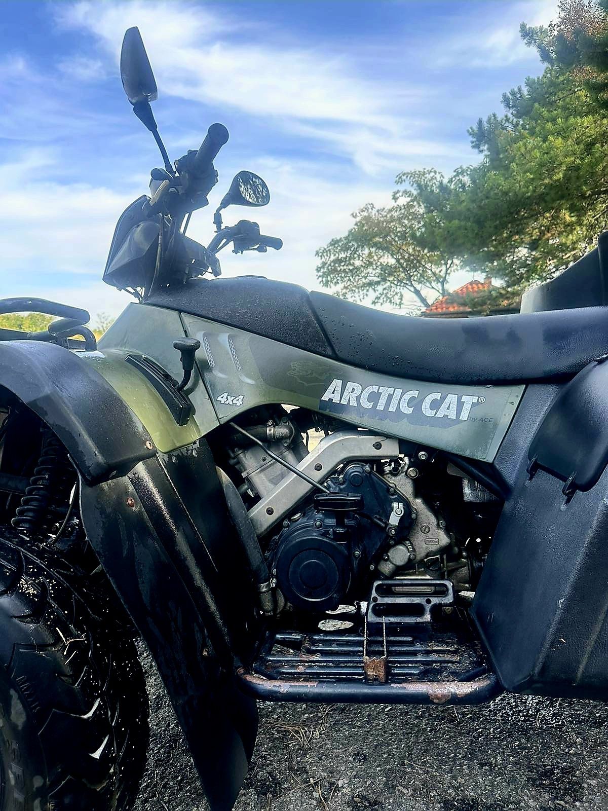 Продава се ATV Artic Cat 4x4 - Отлично Състояние!