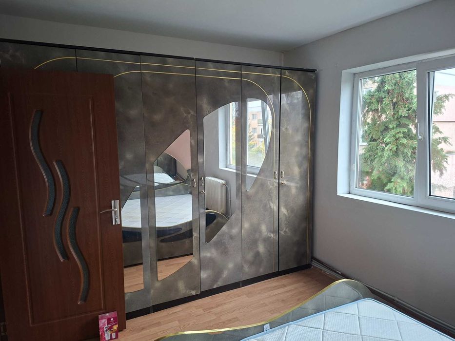 Vand apartament cu 2 camere,mobilat