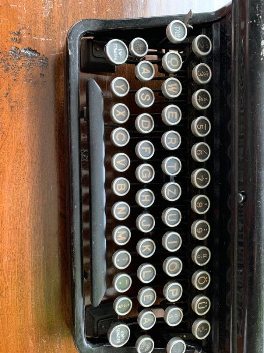 Masina de scris vintage, marca Torpedo
