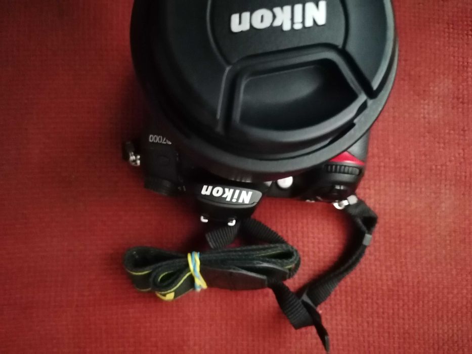 Nikon D7000 + obiectiv 18-105-Filmare FULL HD -Stare foarte buna+blitz