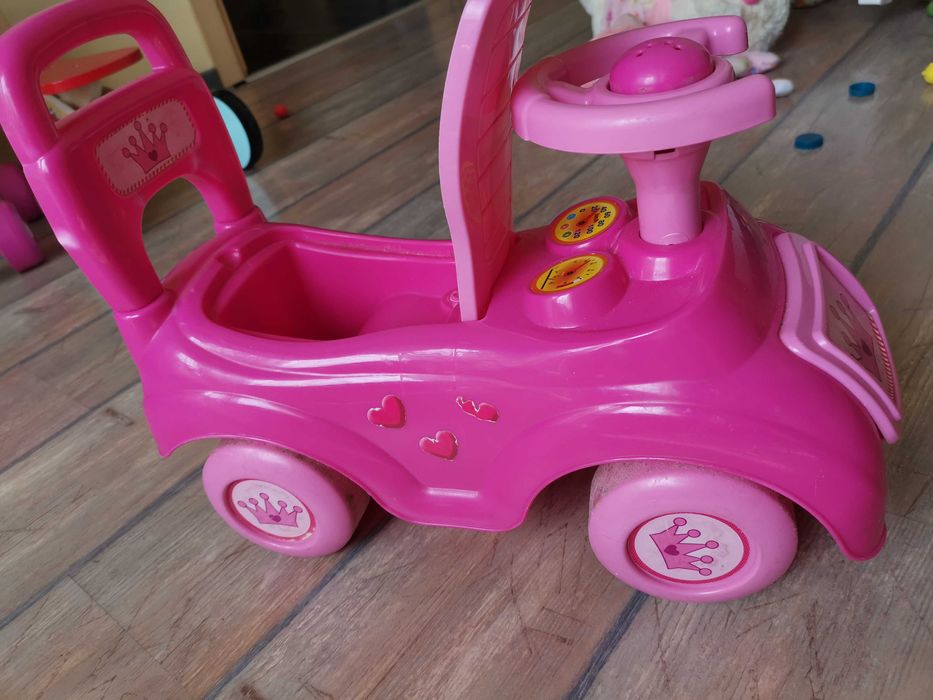 Розова кола момиче