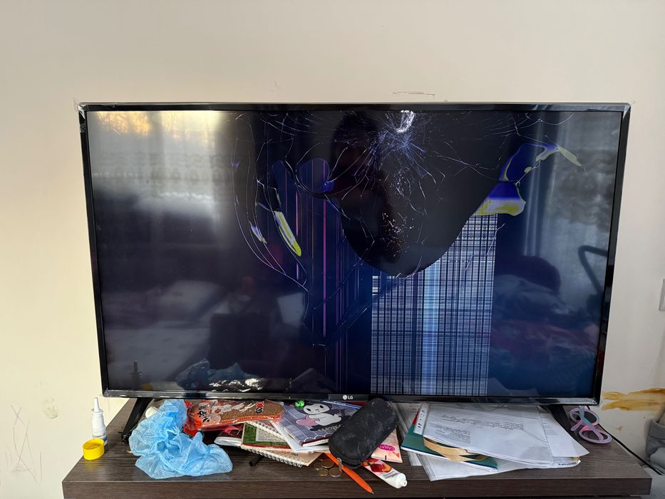 Телевизор на запчасти