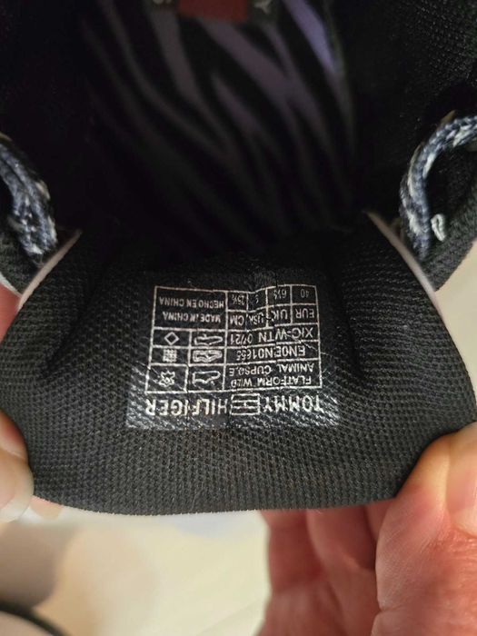 Tommy Hilfiger, 40 номер