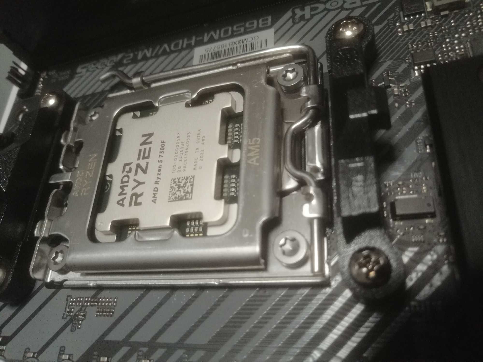 геймърски компютър AMD Ryzen 5-7500F- RTX 3060 VISION OC 12GB