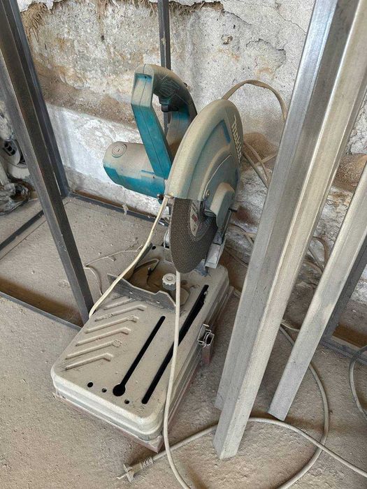 Svarka uchun uskunalar sotiladi.