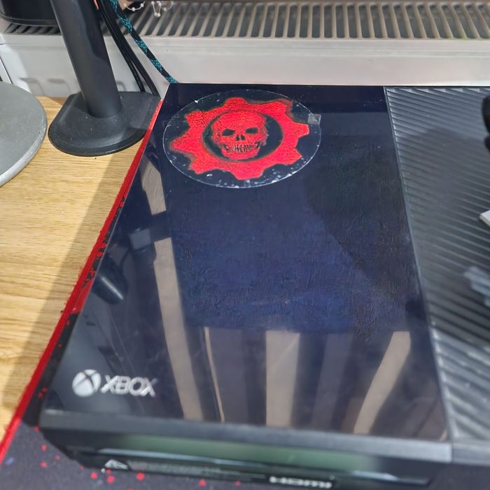 Vand Consola Xbox One 500gb cu un Controller