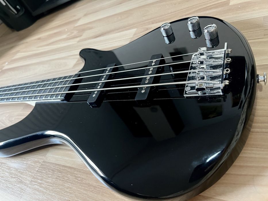 Bass Electric Gio Ibanez GSR180 + Amplificator