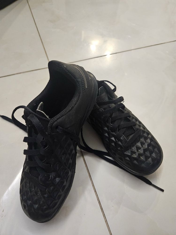 Детски обувки за футбол Nike tiempo 31,5 номер