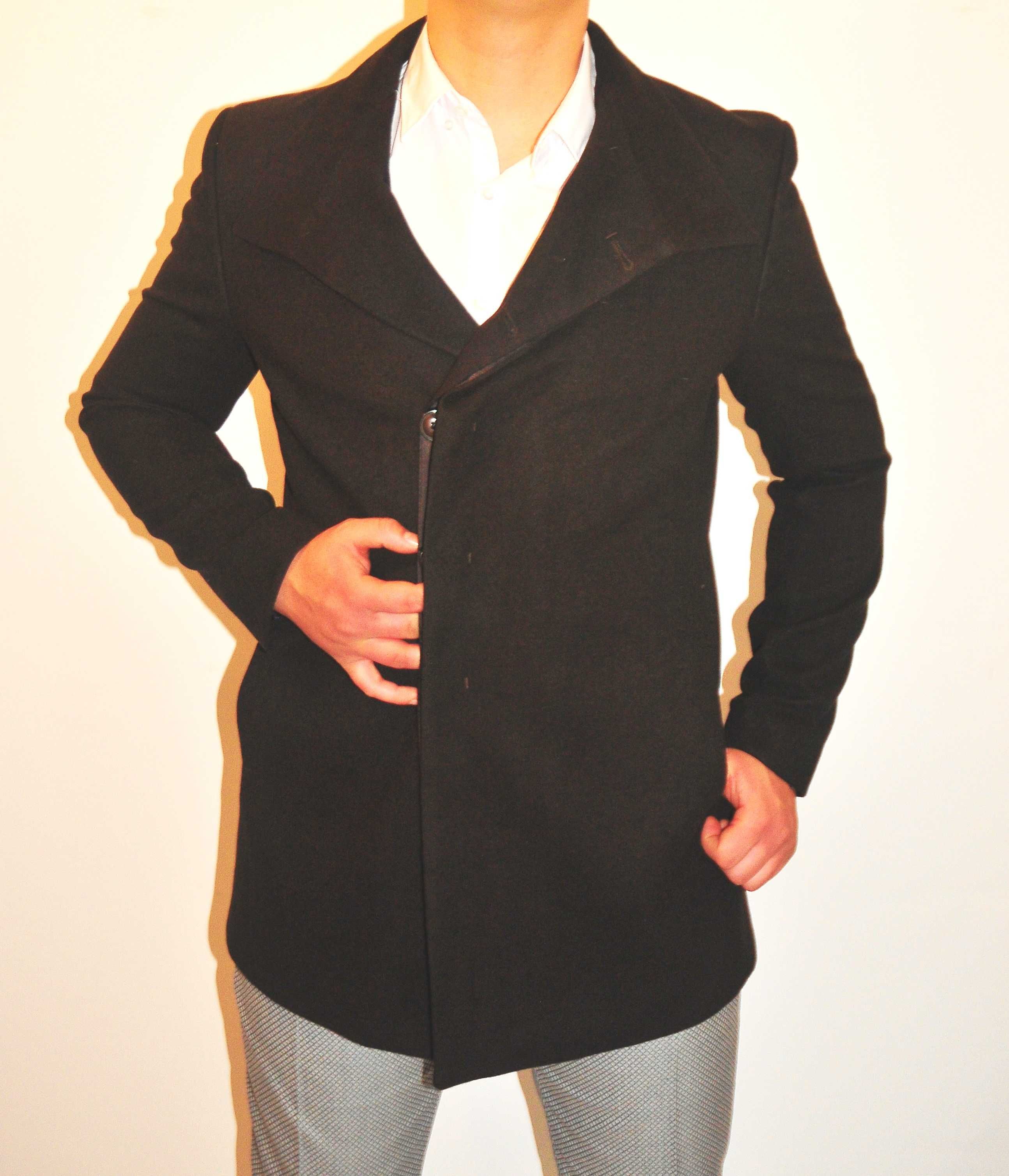 Palton barbati maron marimi disponibile pentru cineva intre 70-85 kg