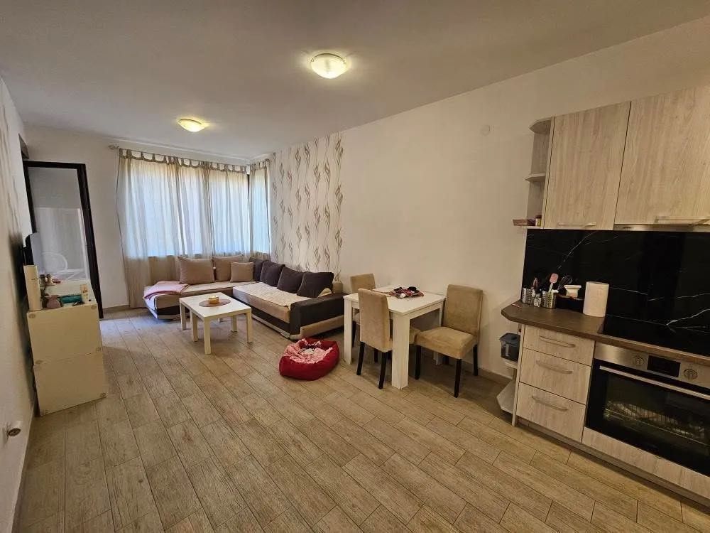 Продавам двустаен апартамент в кв. Дружба 2