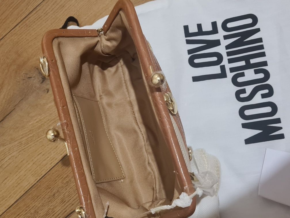 Оригинална чанта Love Moschino
