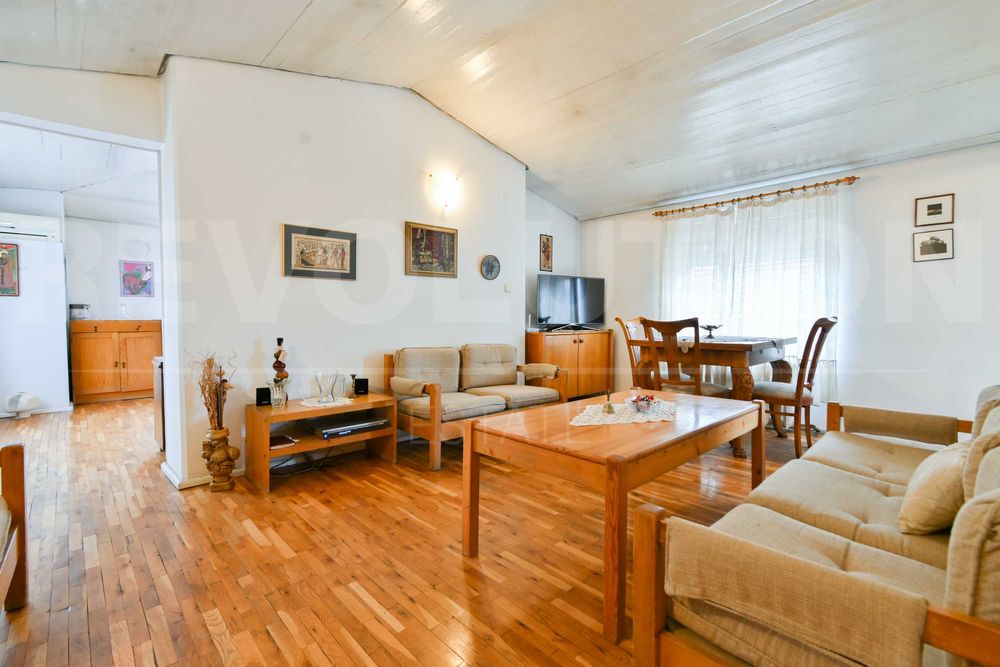 Продава се Тристаен апартамент в София, Център - 70 кв.м за 5715 €/кв.м - Снимка #2