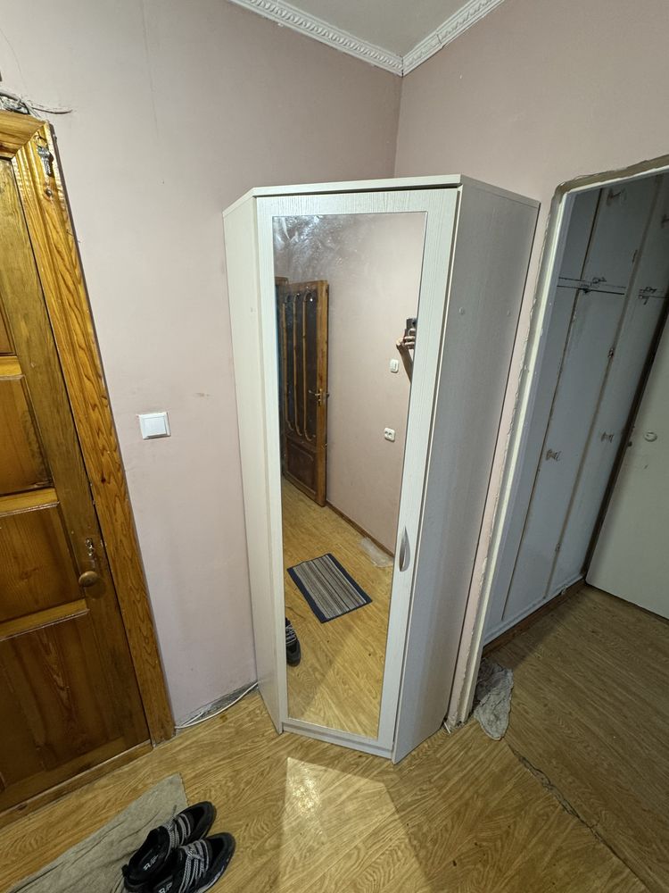 Продам угловой шкаф