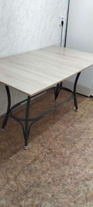 Кухнный стол без стуля