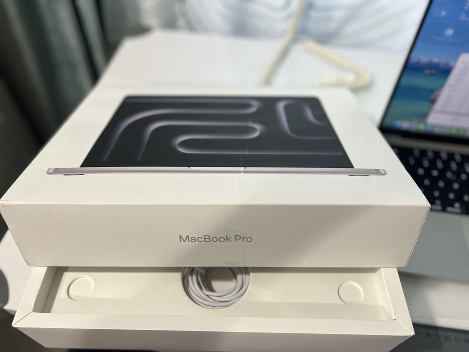 NOU Macbook PRO 14”, procesor M4 PRO 512 SSD 24 GB NOU
