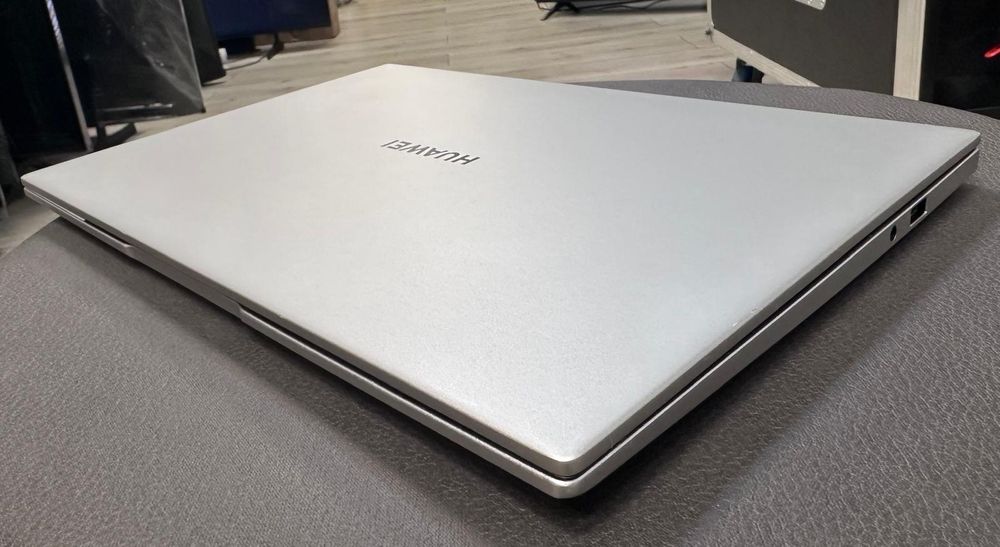 Amanet F28: Laptop Huawei MateBook i5 SSD 500gb