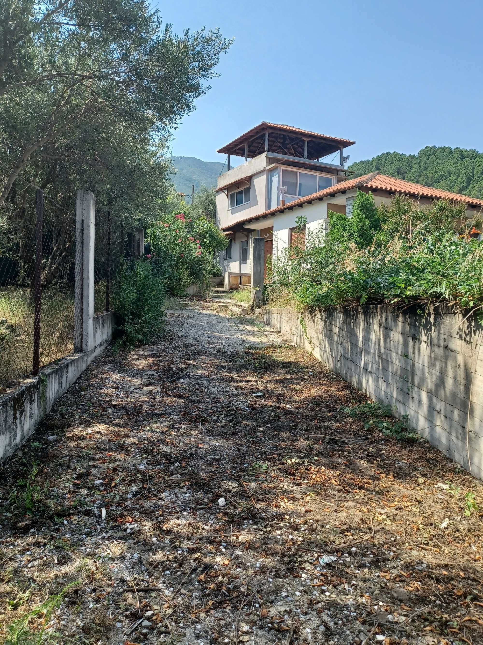 Продава 2 къщи с обща площ 150 м2 и двор 500 м2 в Ставрос, Гърция