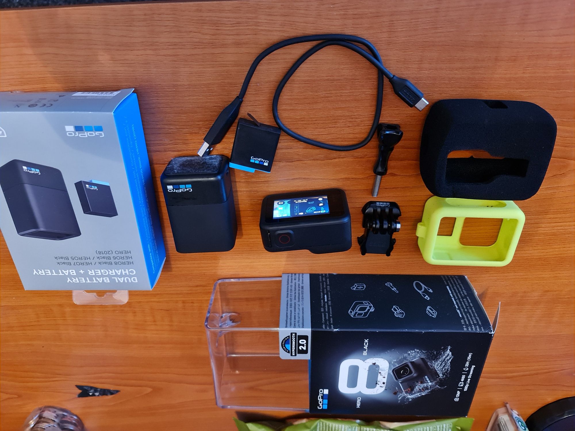 Gopro hero 8 black cu accesorii si ham