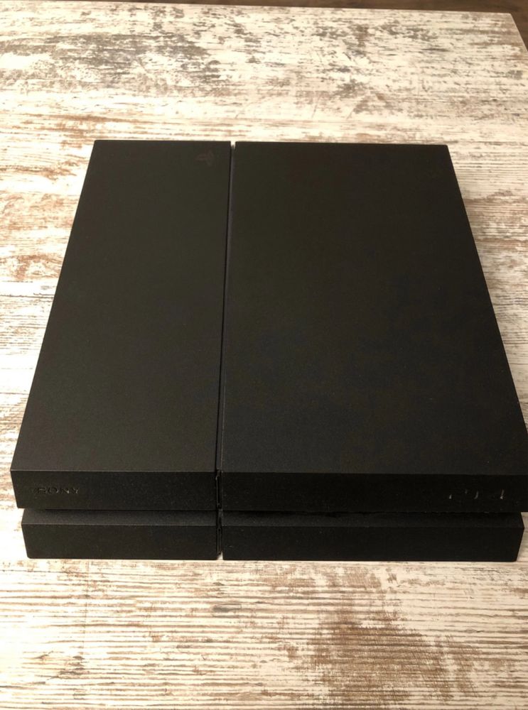 PS4 500gb + 2 джойстика и безжично зареждане