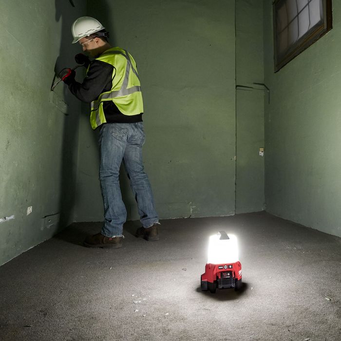 Proiector / Lanterna Milwaukee 2200 LUMEN M18-TAL NOU