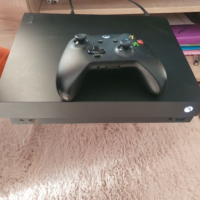 Vând sau schimb  Xbox oane seria X