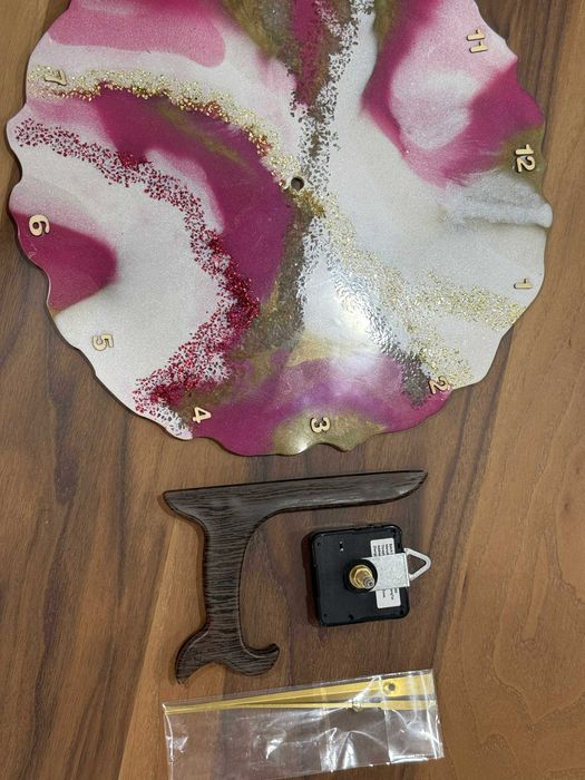 Голям дизайнерски, ръчно изработен часовник