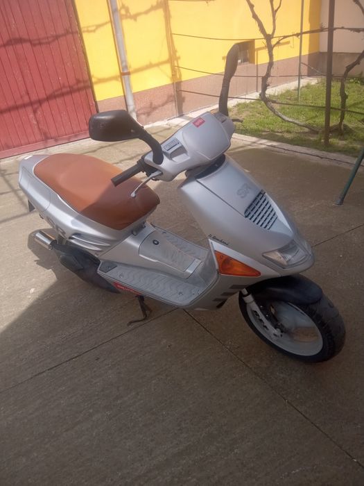 Vând scuter Aprilia