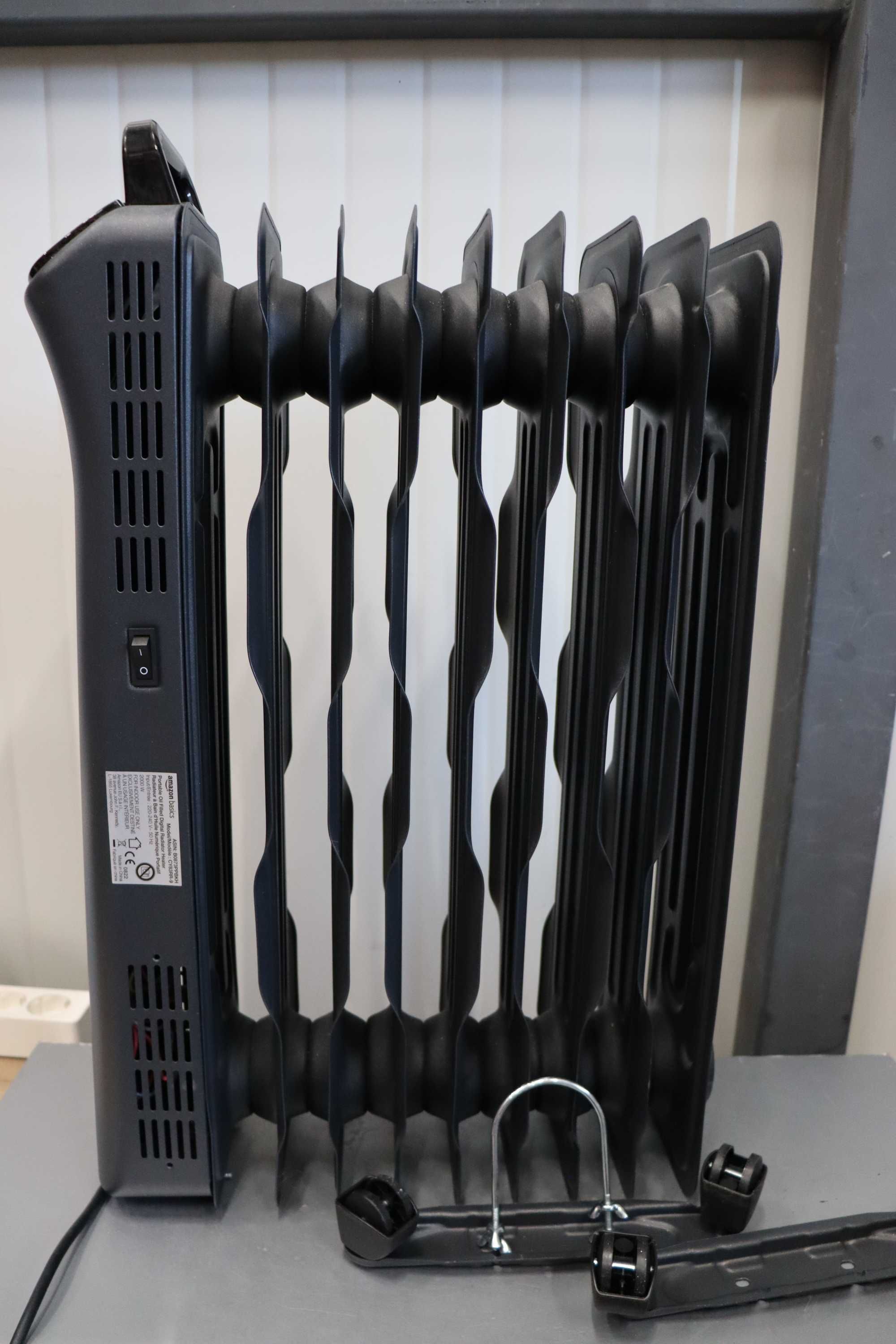 Дигитален маслен радиатор Amazon Basics с ECO функция, 2000W