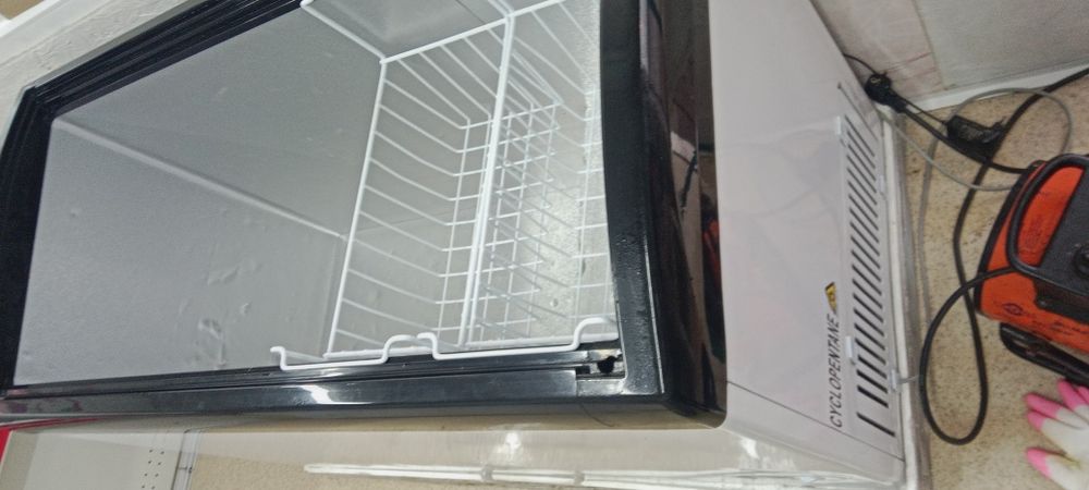 Срочно продам морозилник