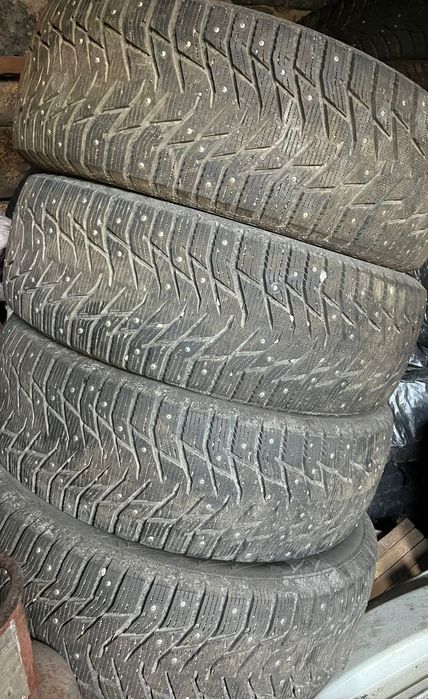 Продам зимнюю резину.