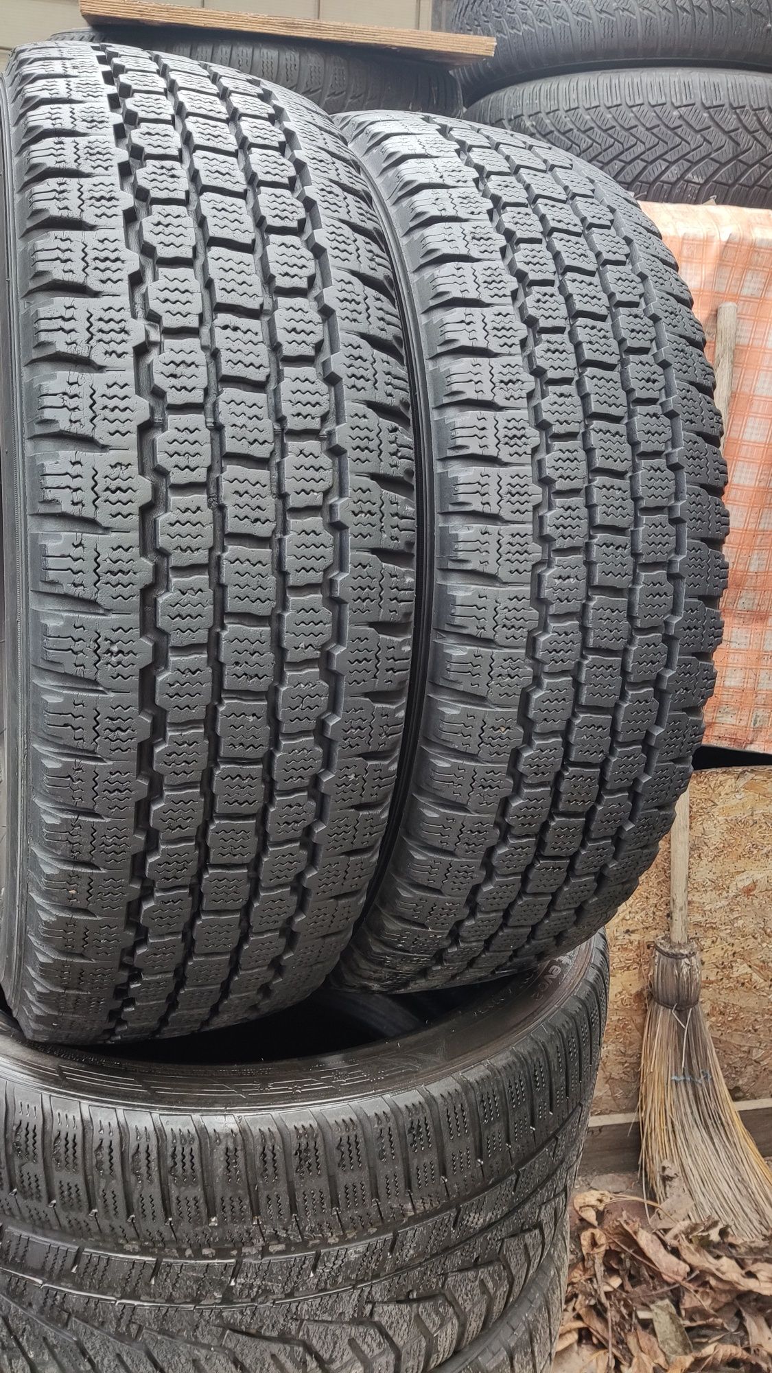 2бр бусови гуми 215/65/16С Bridgestone Blizzak 
Без лепенки и кр