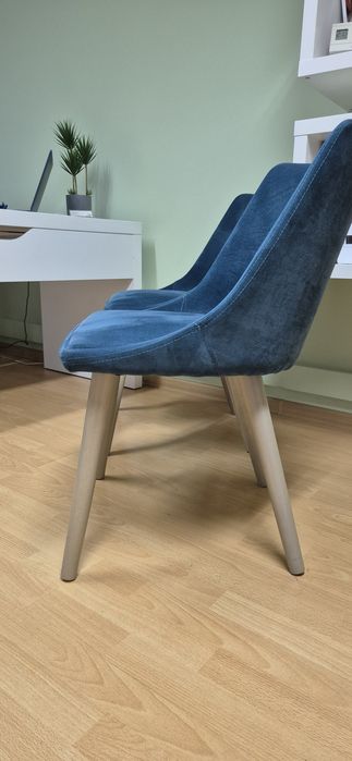 De Vânzare set 2 scaune Impecabile