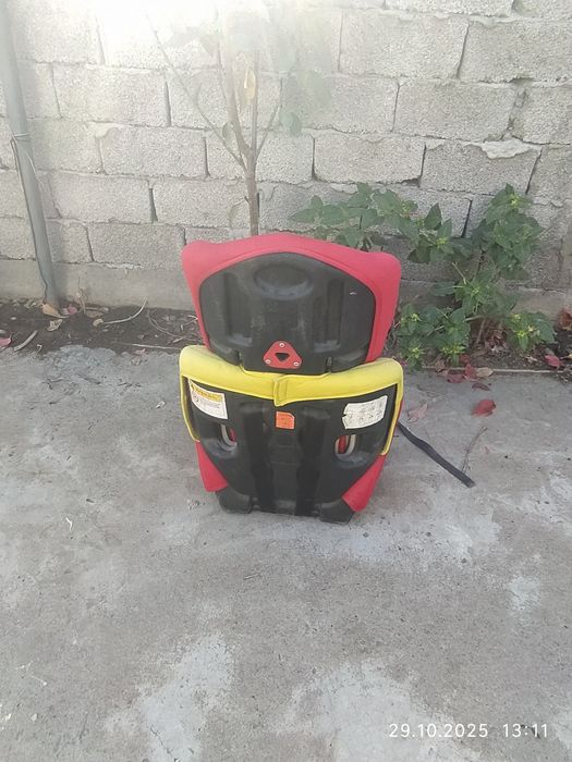 Продам два автокресла