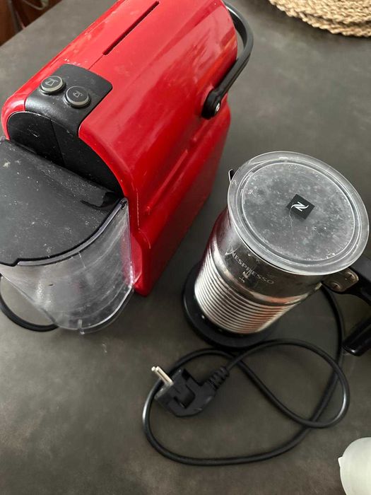 Nespresso Espressor Inissia Roșu & Aeroccino 4 spumator lapte