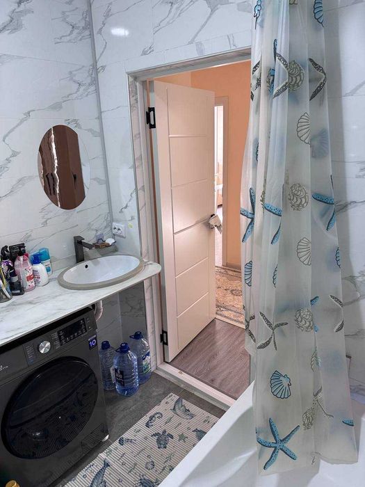 Продаю срочно дом своя 2 ком 10 этаж новостройка мебель и техника