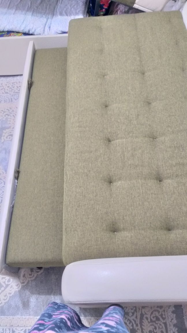 Продаю угловой диван Корея