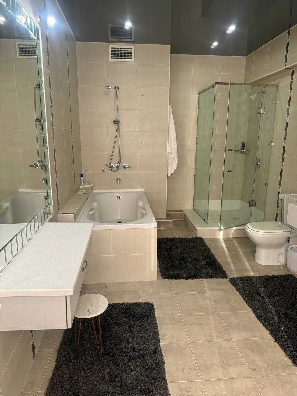 3-комнатная квартира с мебелью и ремонтом, ЦУМ, 90м²