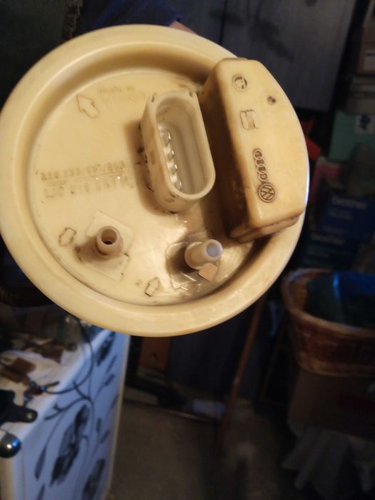 Бензинова помпа  Голф 4  30лв Предна лява дръжка 30лв