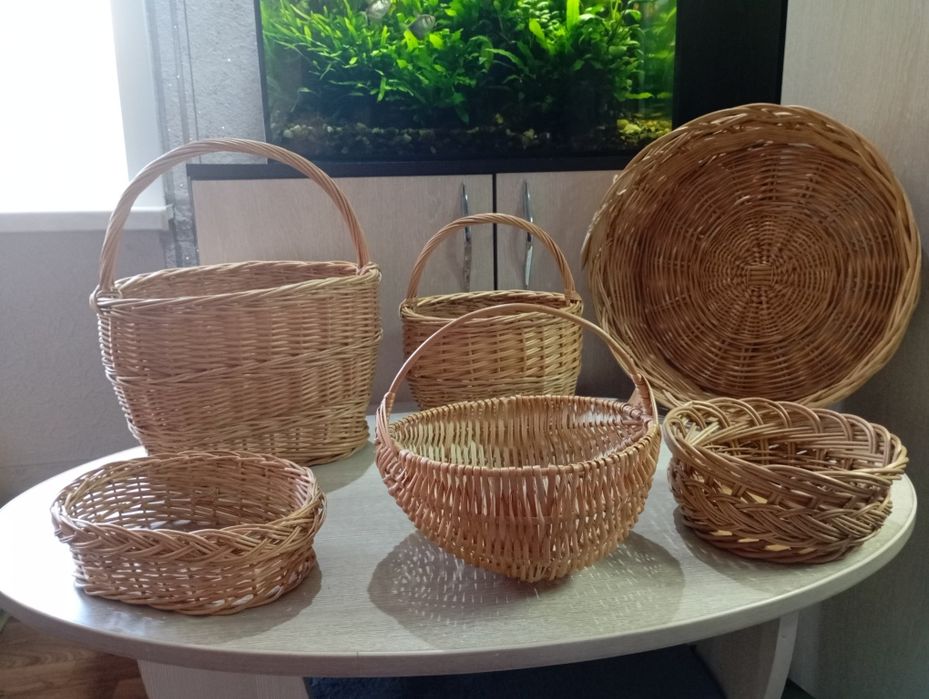 Продам вазы из лозы.