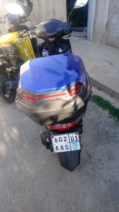 Скутер Ларгус 01